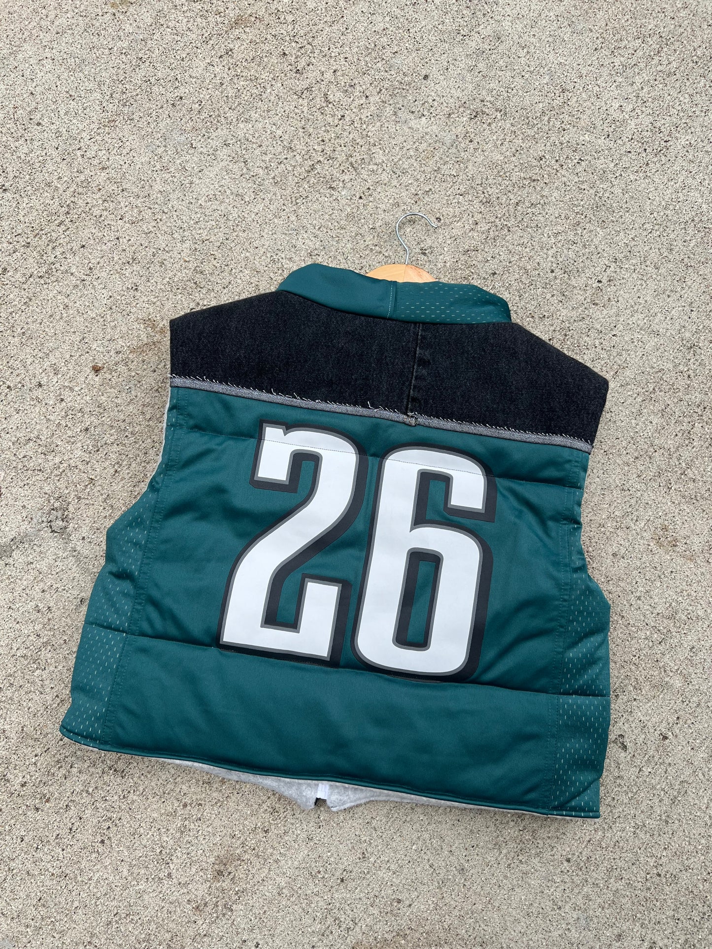 Eagles Barkley Cropped Vest - XL