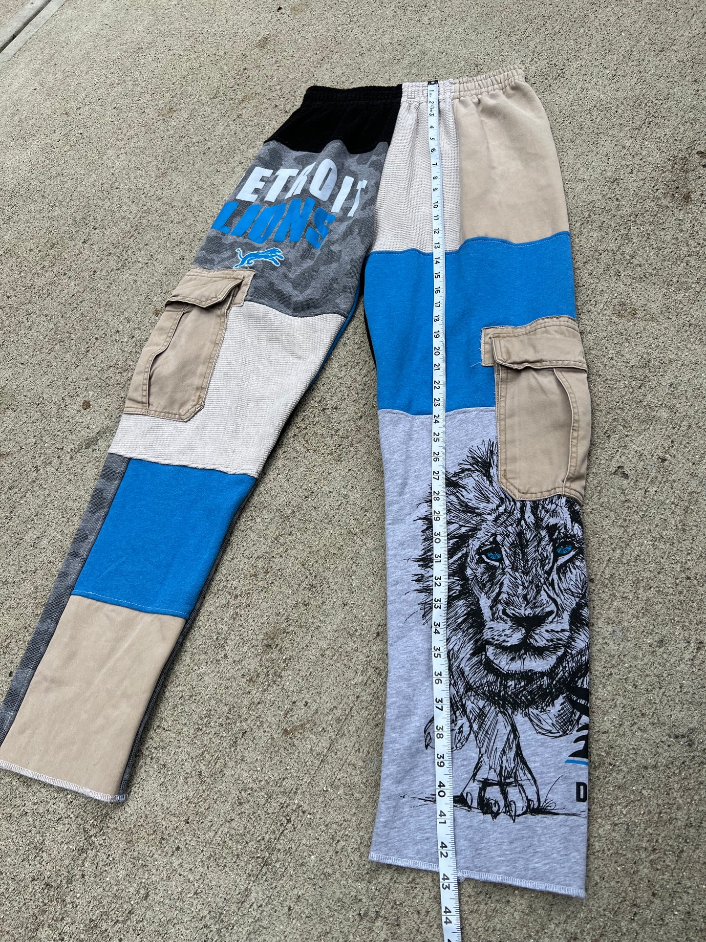 Lions Cargo Pants - M
