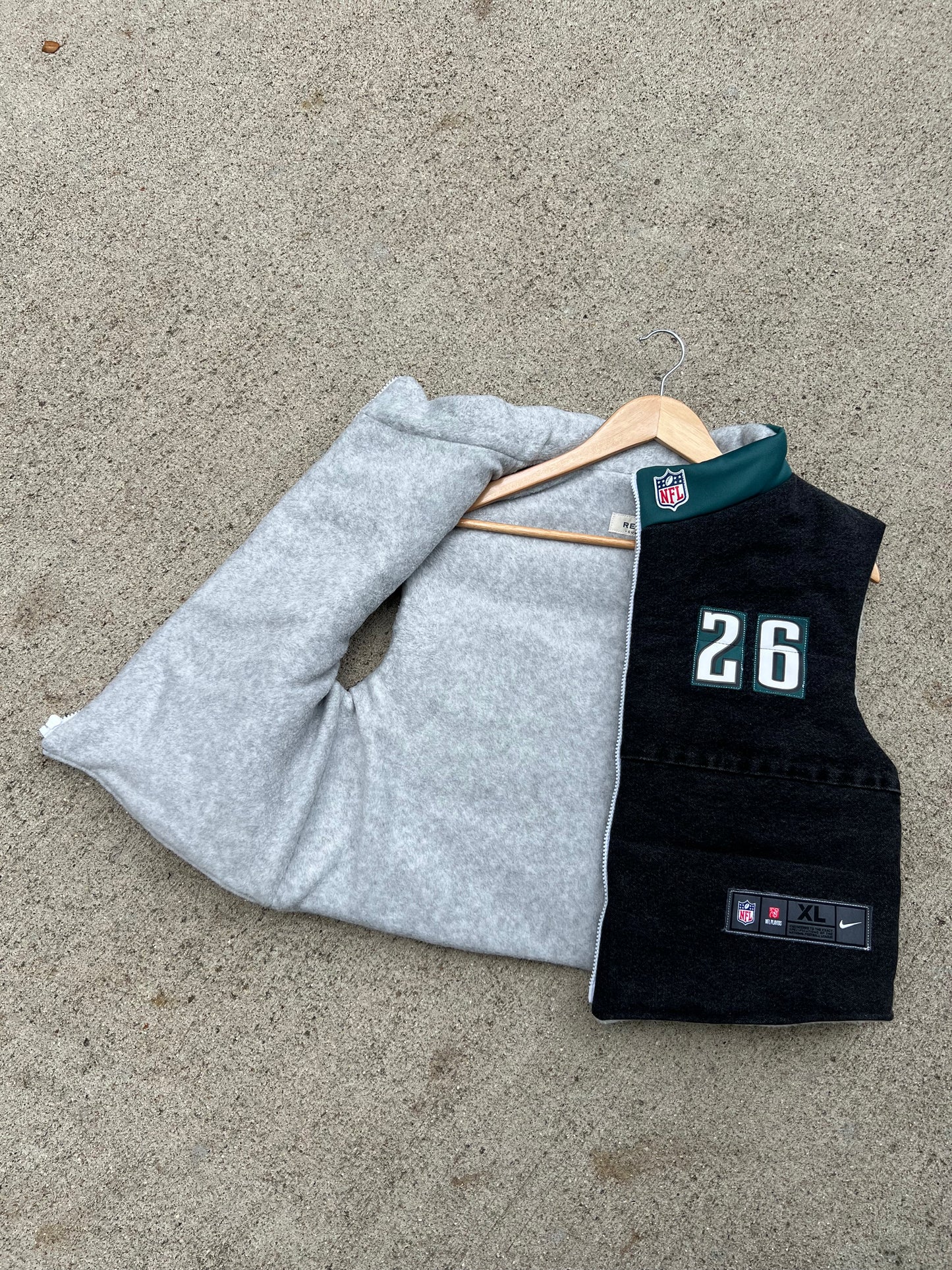 Eagles Barkley Cropped Vest - XL