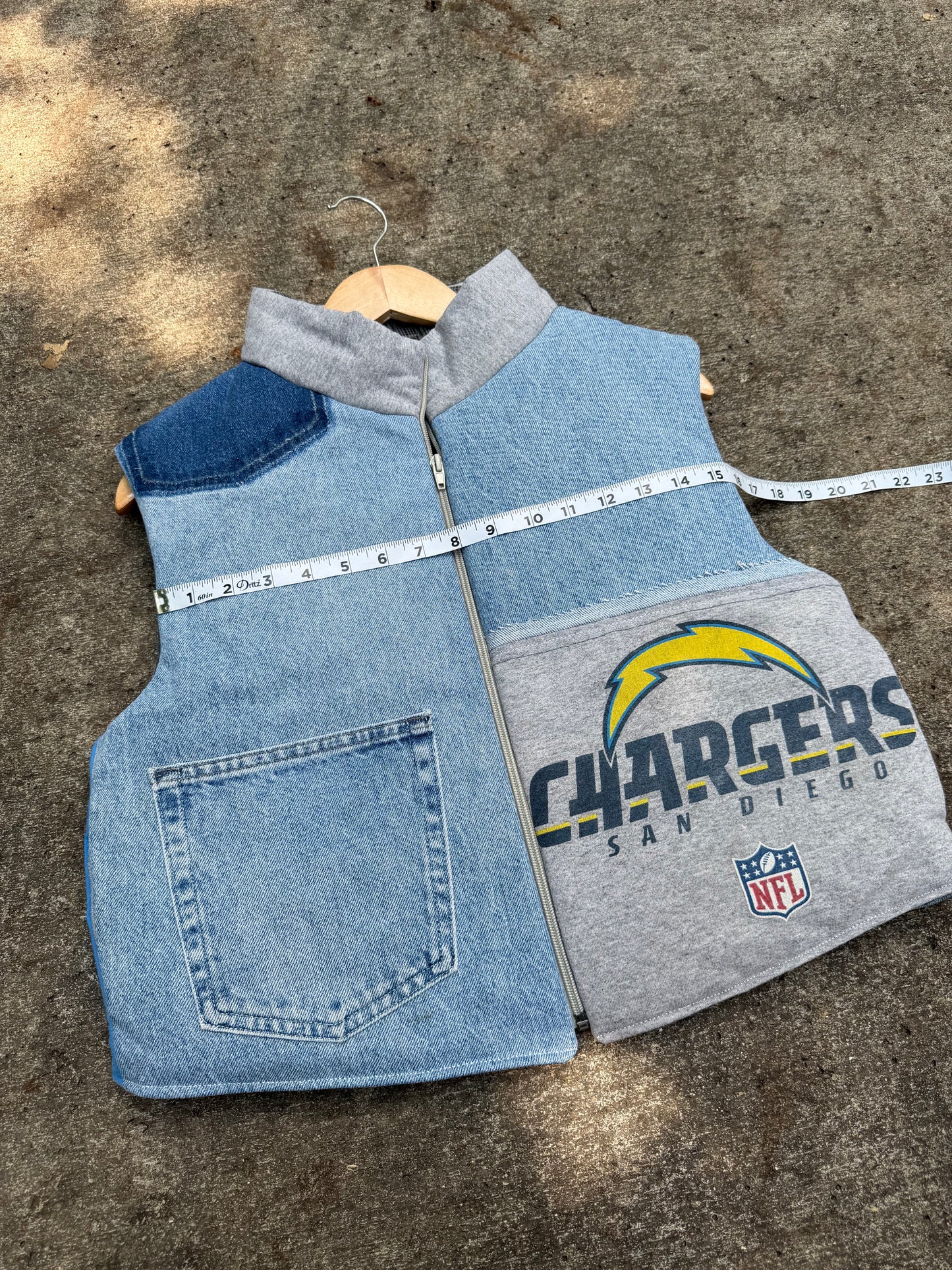 LA Chargers Puffer Vest - M
