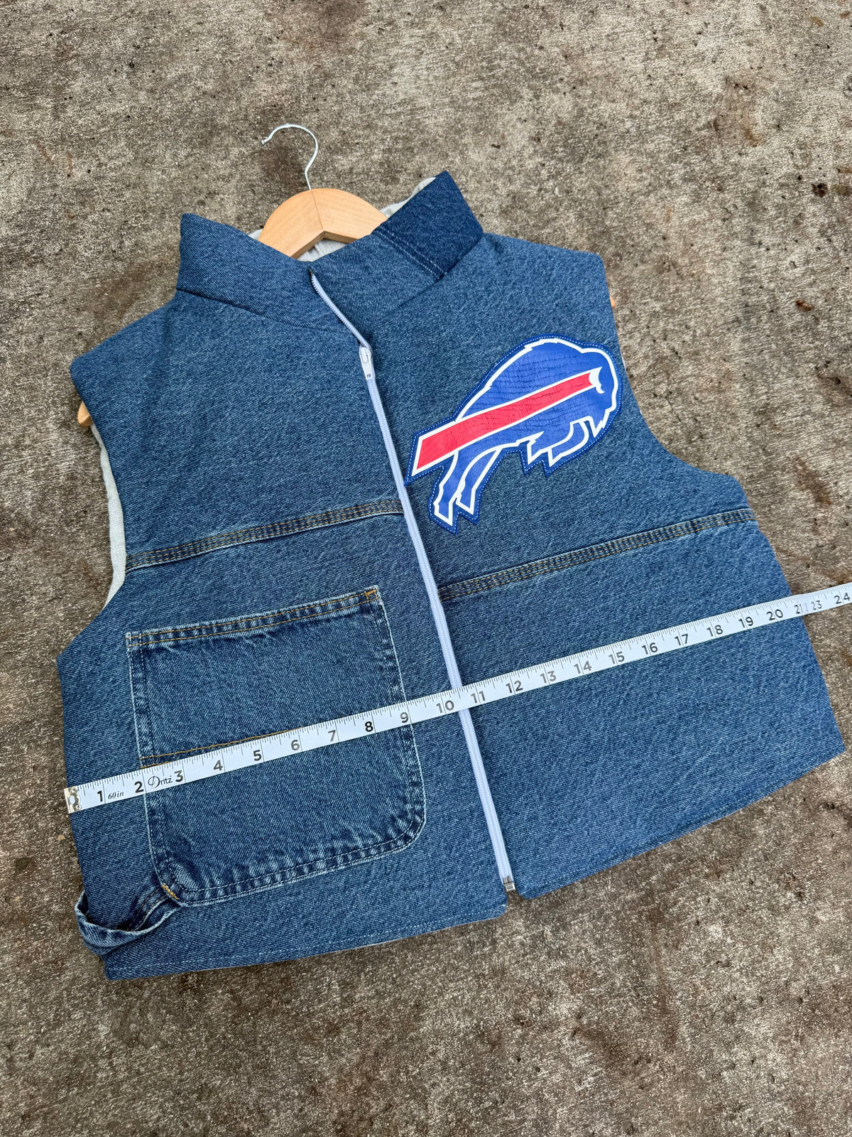 Buffalo Bills Puffer Vest - L