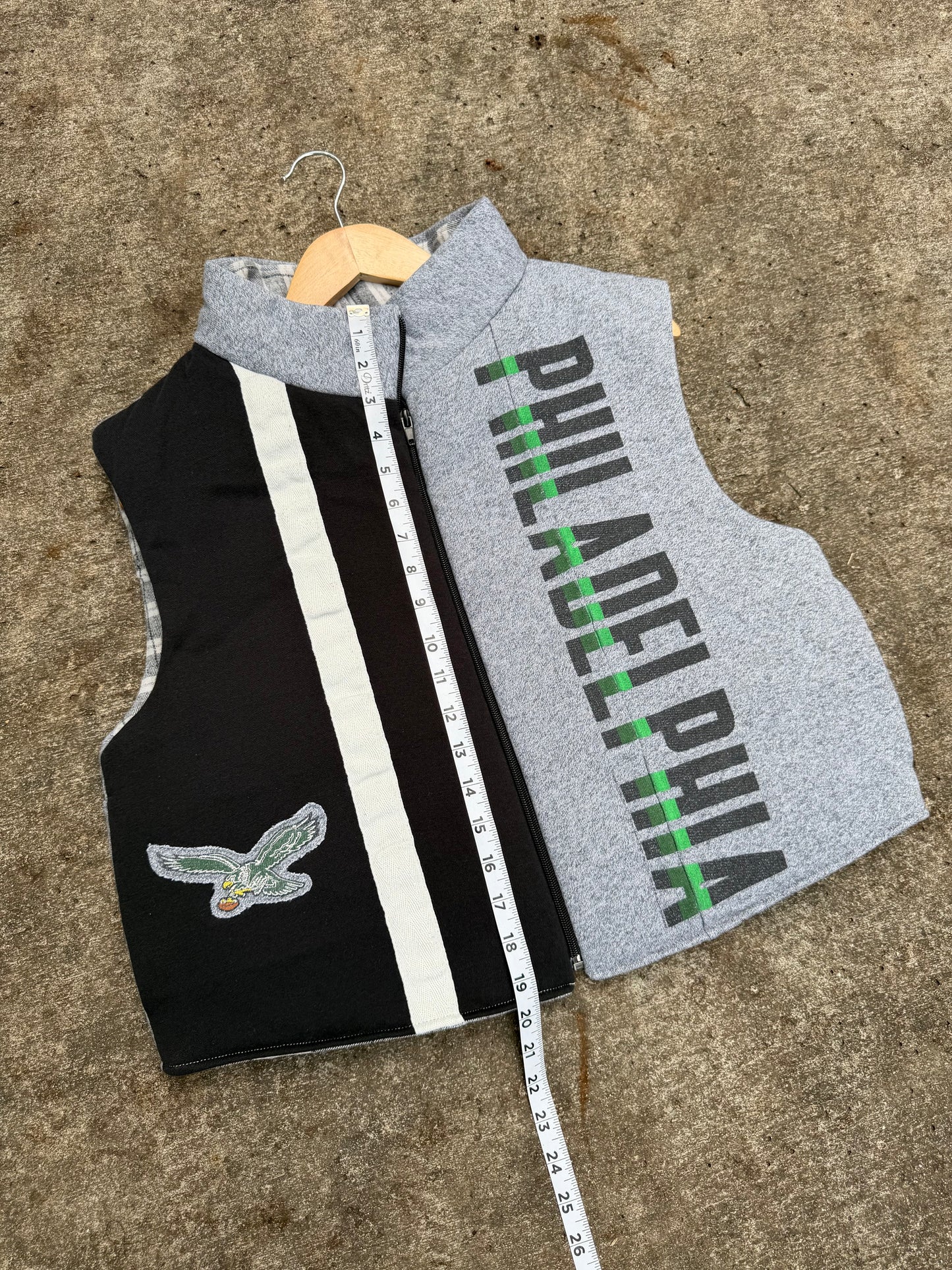 Philly Eagles Puffer Vest - L