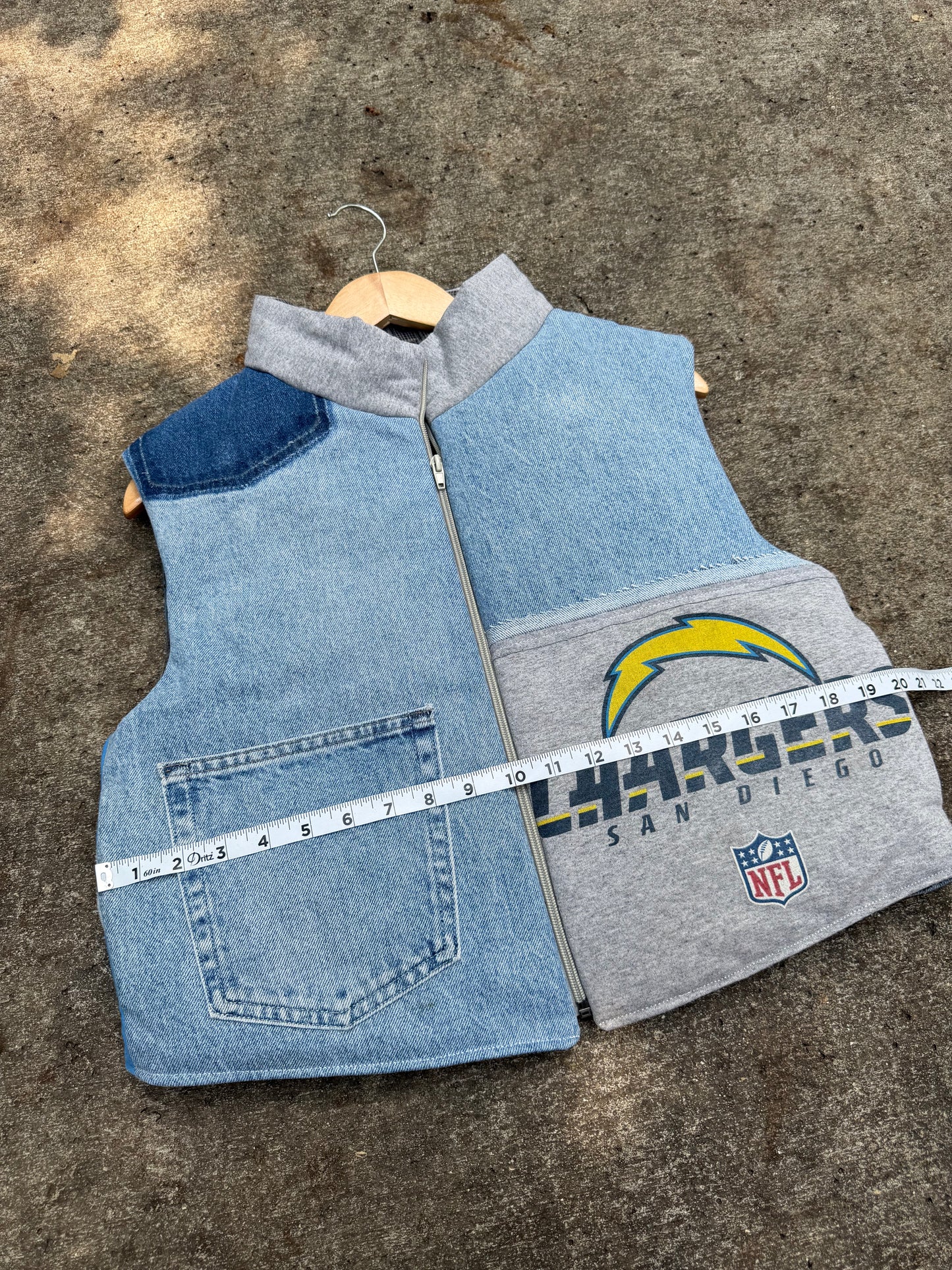 LA Chargers Puffer Vest - M