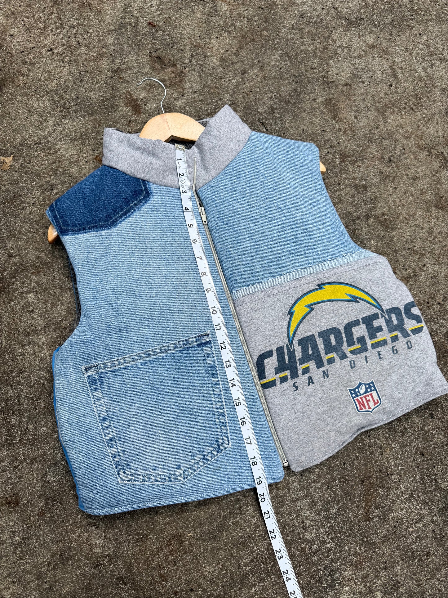 LA Chargers Puffer Vest - M