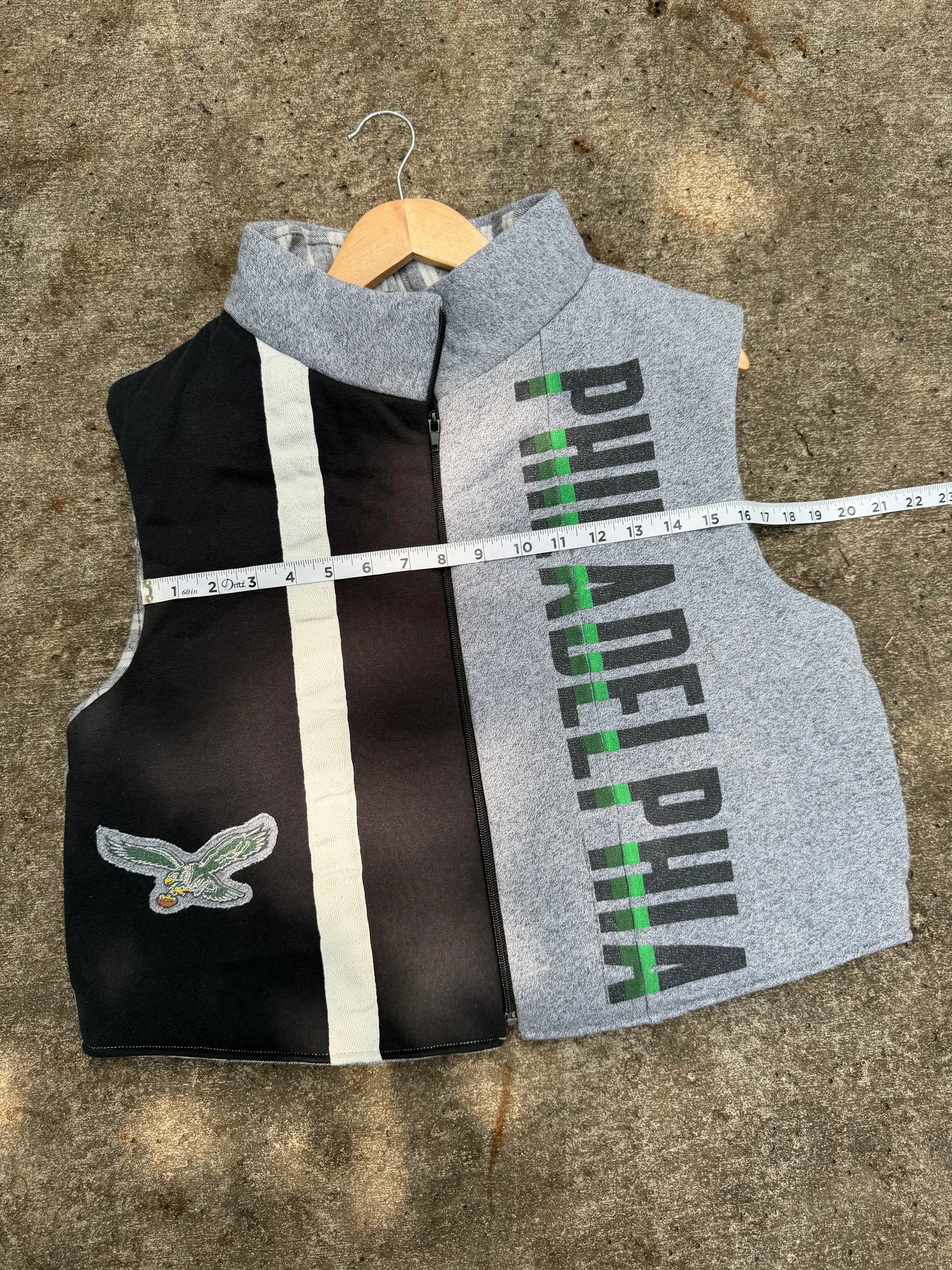 Philly Eagles Puffer Vest - L
