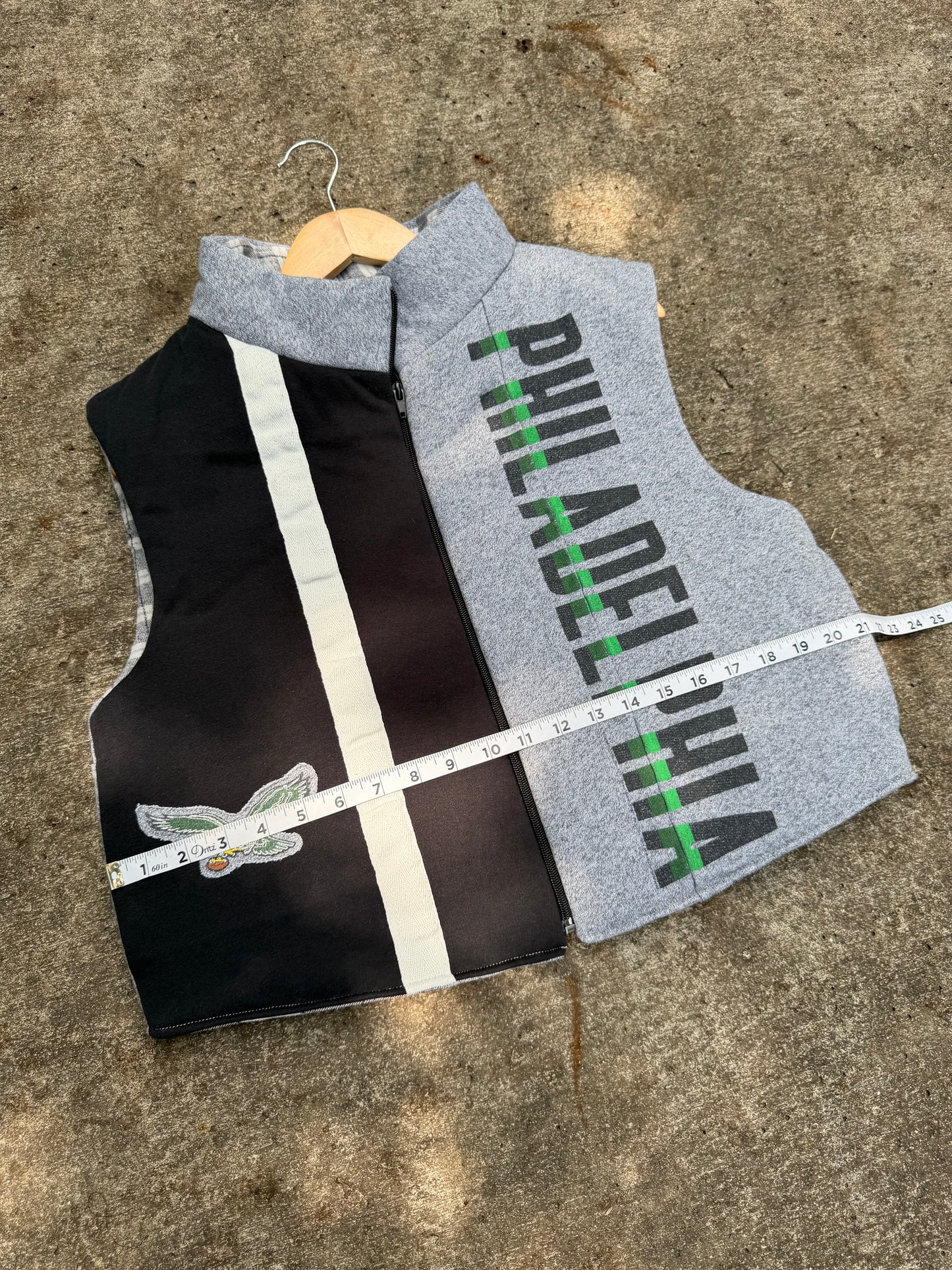 Philly Eagles Puffer Vest - L